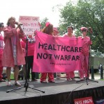 Healthcare Not Warfare photo by http://www.flickr.com/photos/codepinkalert/